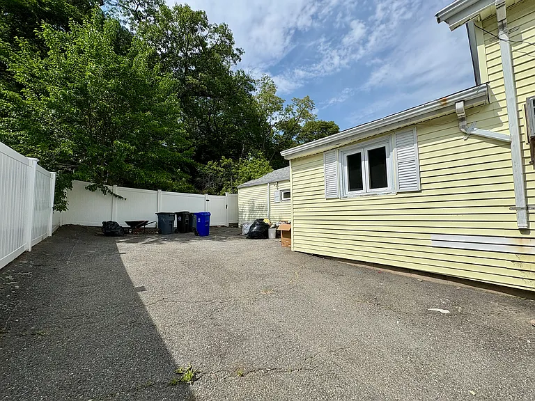 1318 Salem St — Photo 36