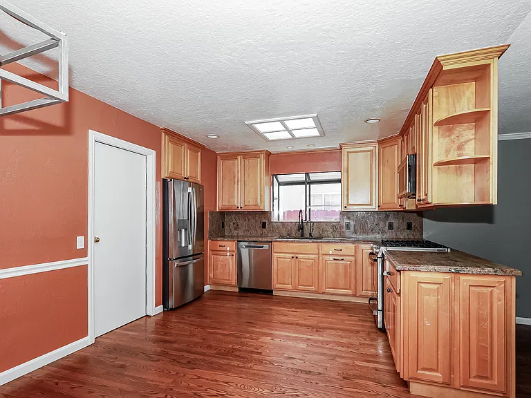 635 Pilgrim Dr — Photo 8