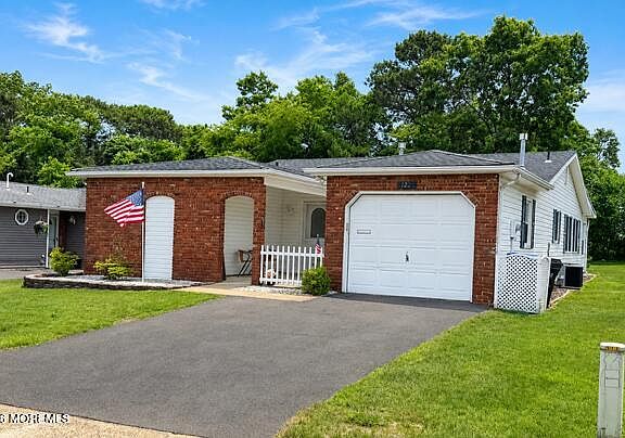 2nd image of 122 Central Boulevard