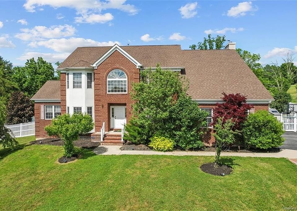1st image of 15 Danielle Dr