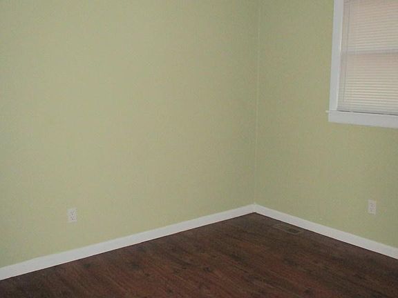 4th image of 136 Harwood St