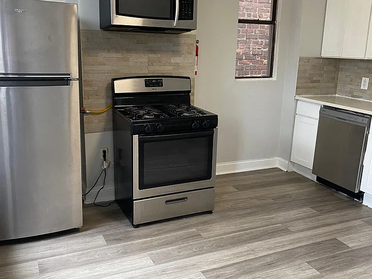 6308 Broadway #5 — Photo 7