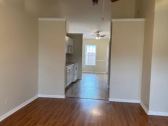 2nd image of 1100 Nicklaus Dr #B