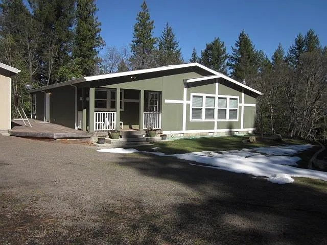 4780 Old Highway 99 S photo 1