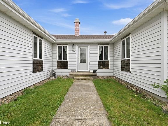 3rd image of 104 Lincoln St