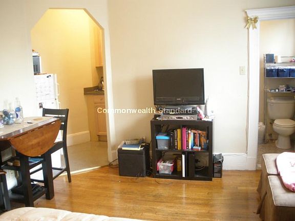 3rd image of 36 Hemenway St #23