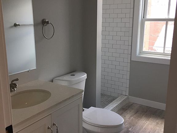 5th image of 7 W Market St #200