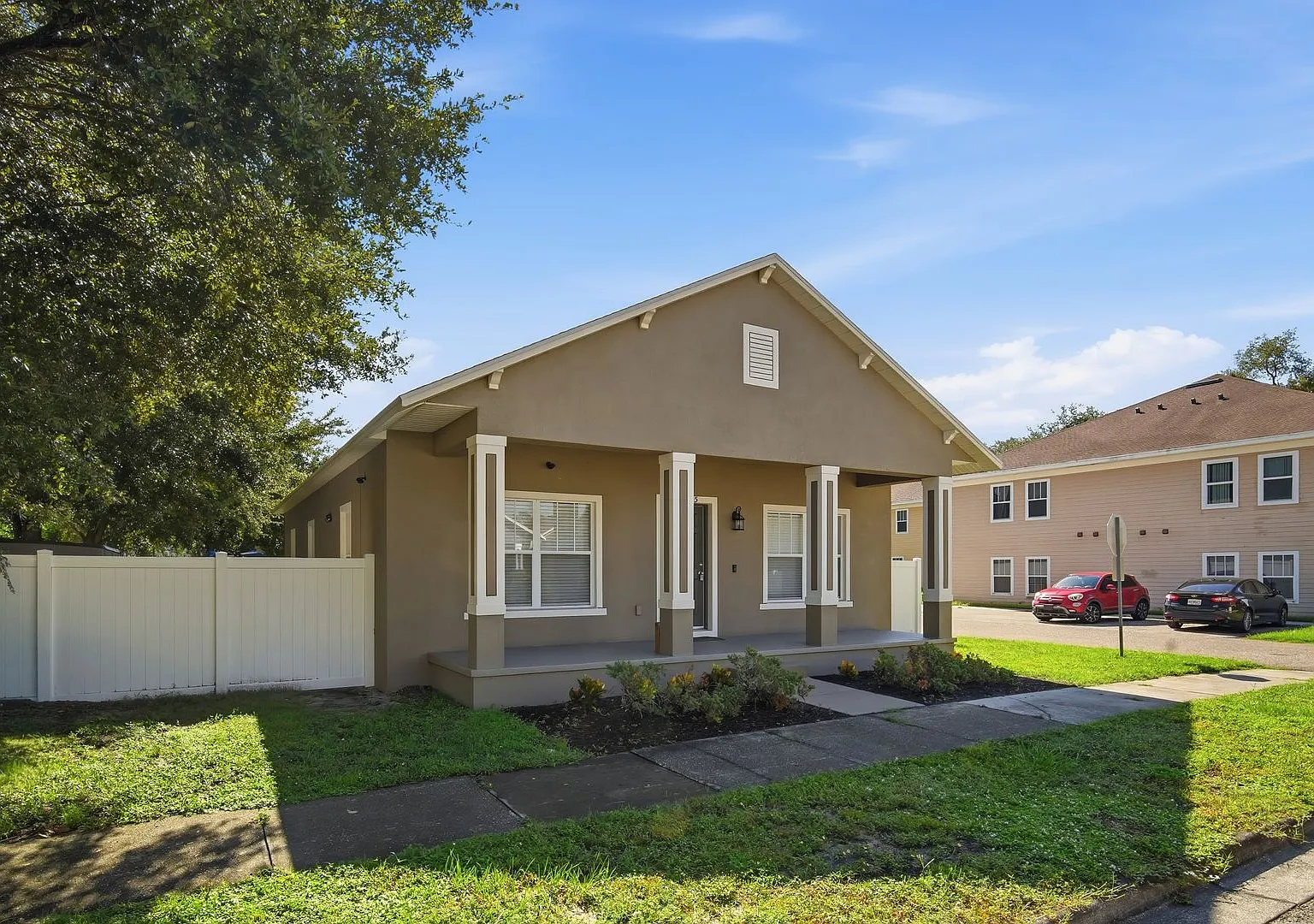 Seminole Heights 4-Bedroom Home with Fenced Yard & Community Amenities — Photo 2