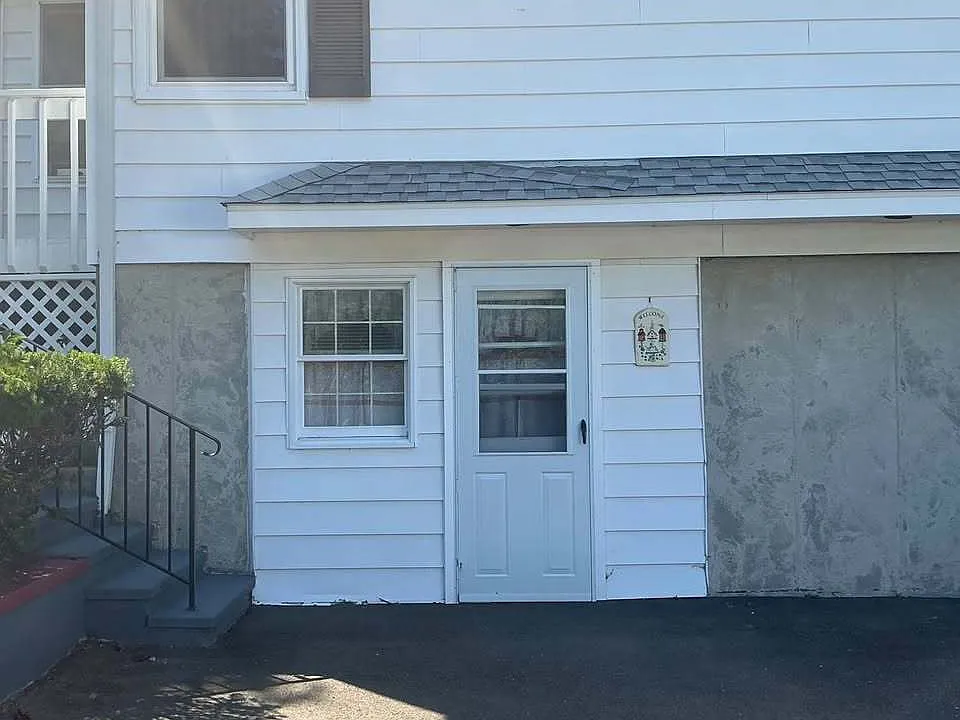 61 Shepard Ave