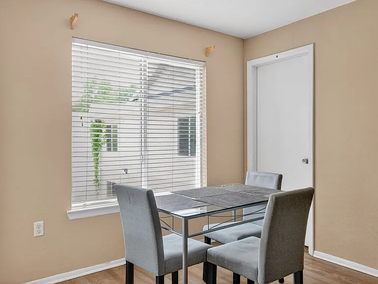4000 SW 23rd St #3-302 — Photo 2
