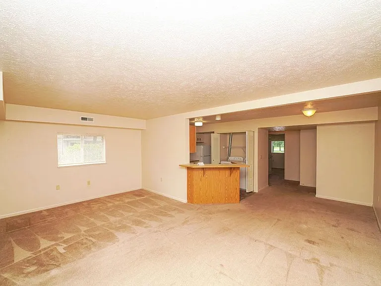 Orchard Lakes Apartments — Photo 15