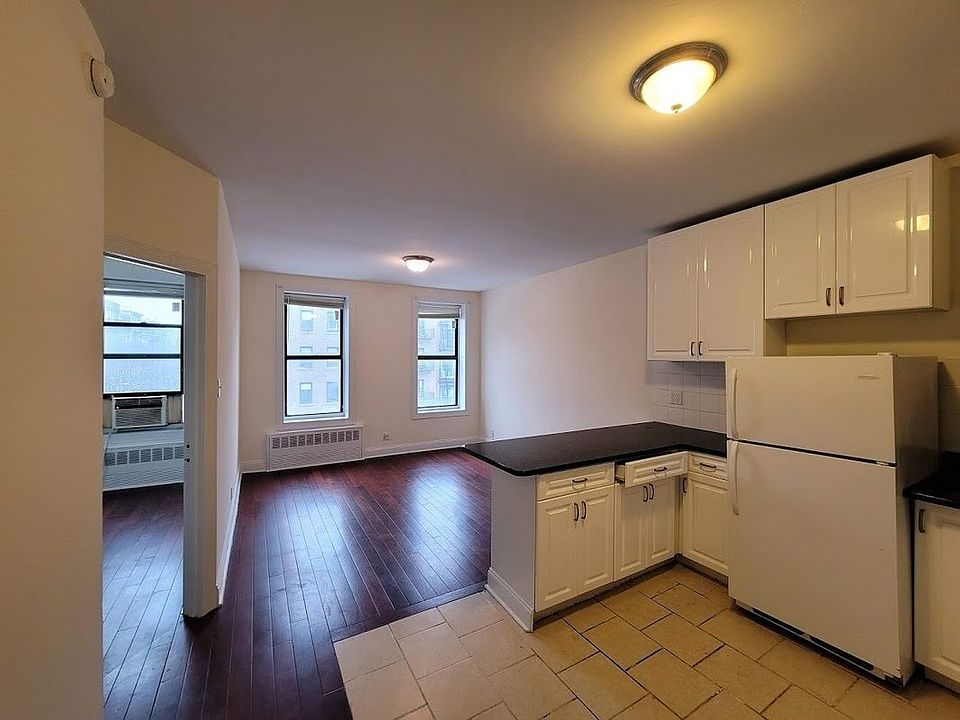 1st image of 159 2nd Ave APT 8