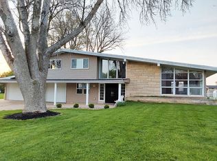 203 2nd Ave SW, Farley, IA 52046