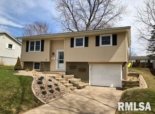 4025 Keeneland Ct, Bettendorf, IA