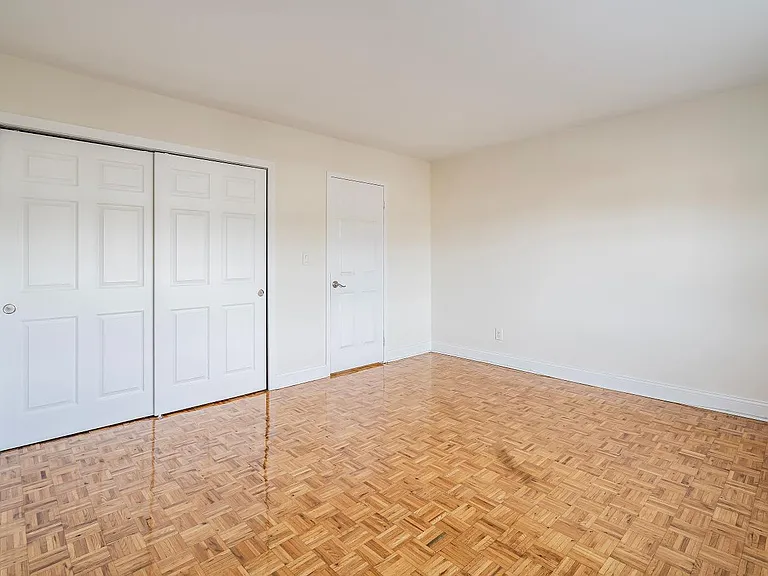 Imperial Apartments — Photo 13