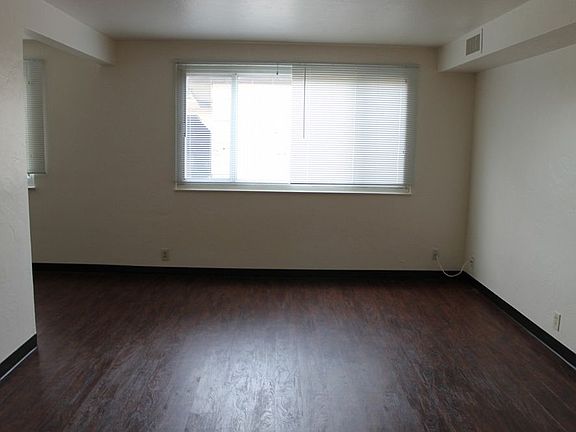 5th image of 121 Graham Ave