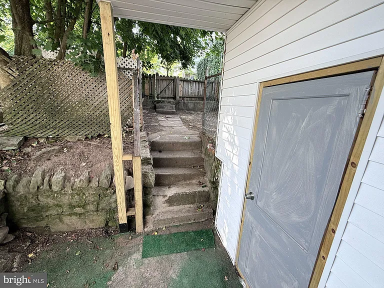 1325 W Norwegian St — Photo 18
