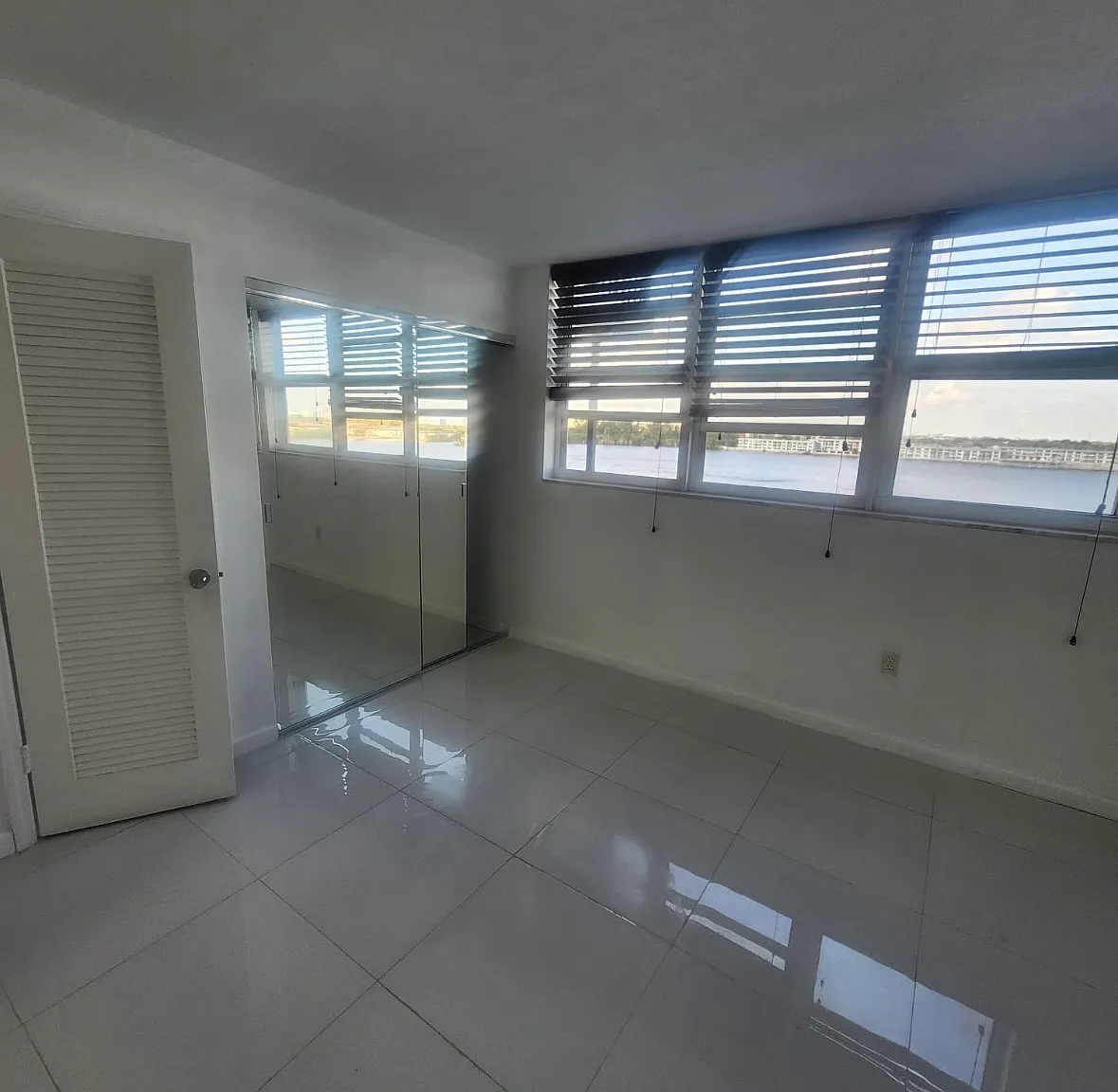 1175 NE Miami Gardens Dr — Photo 4
