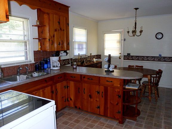 4th image of 702 Virginia Ave