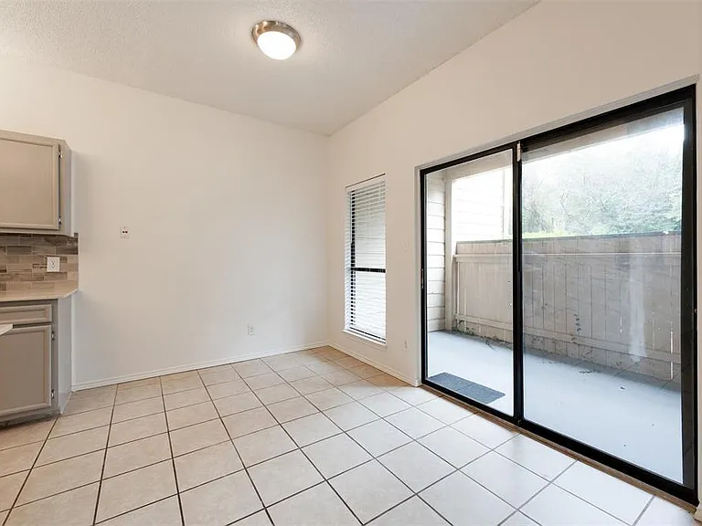 9100 Mountain Ridge Dr #105 — Photo 15