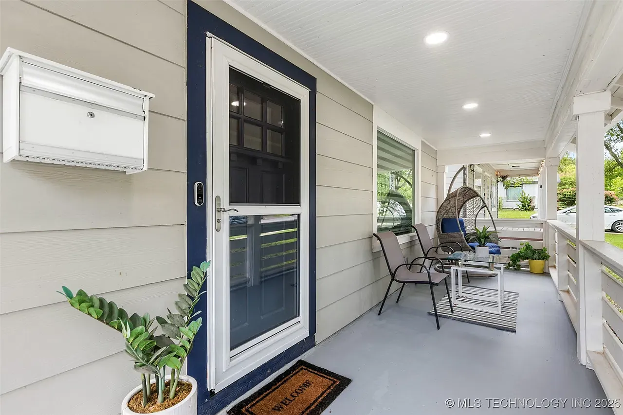 2 bed, 1.5 bath, 1600 sqft, $1,550 — Photo 1