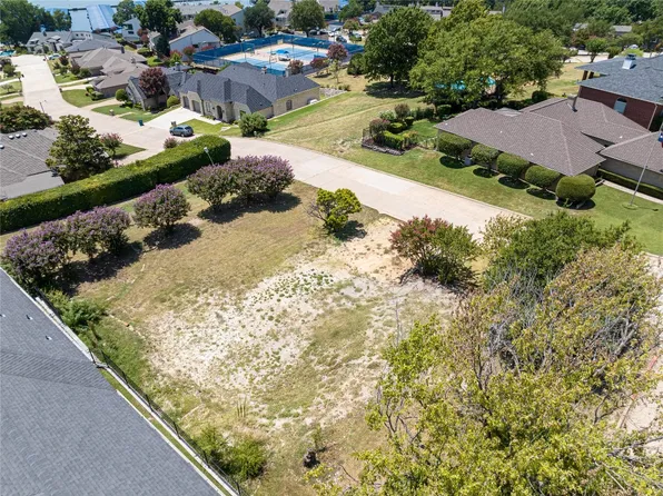 333 Yacht Club Dr, Rockwall, TX 75032
