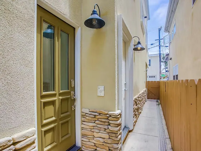 817 Ostend Ct — Photo 29