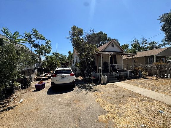 3rd image of 1012 Washington St