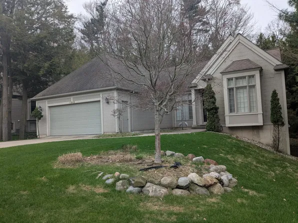 1949 Forest Glen Dr, Norton Shores, MI 49441