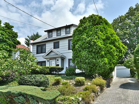 3rd image of 32 Hillcrest Ave