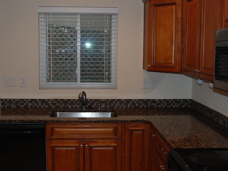 kitchen toward back yard