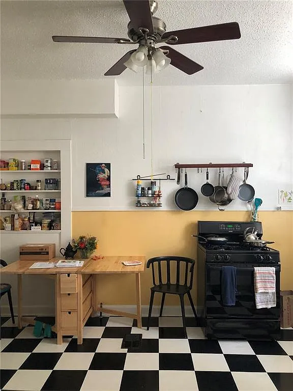 3 bed, 1.0 bath, 1000 sqft, $2,200 — Photo 3