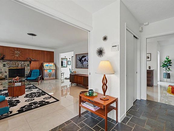 3rd image of 1835 Dormieone Rd N