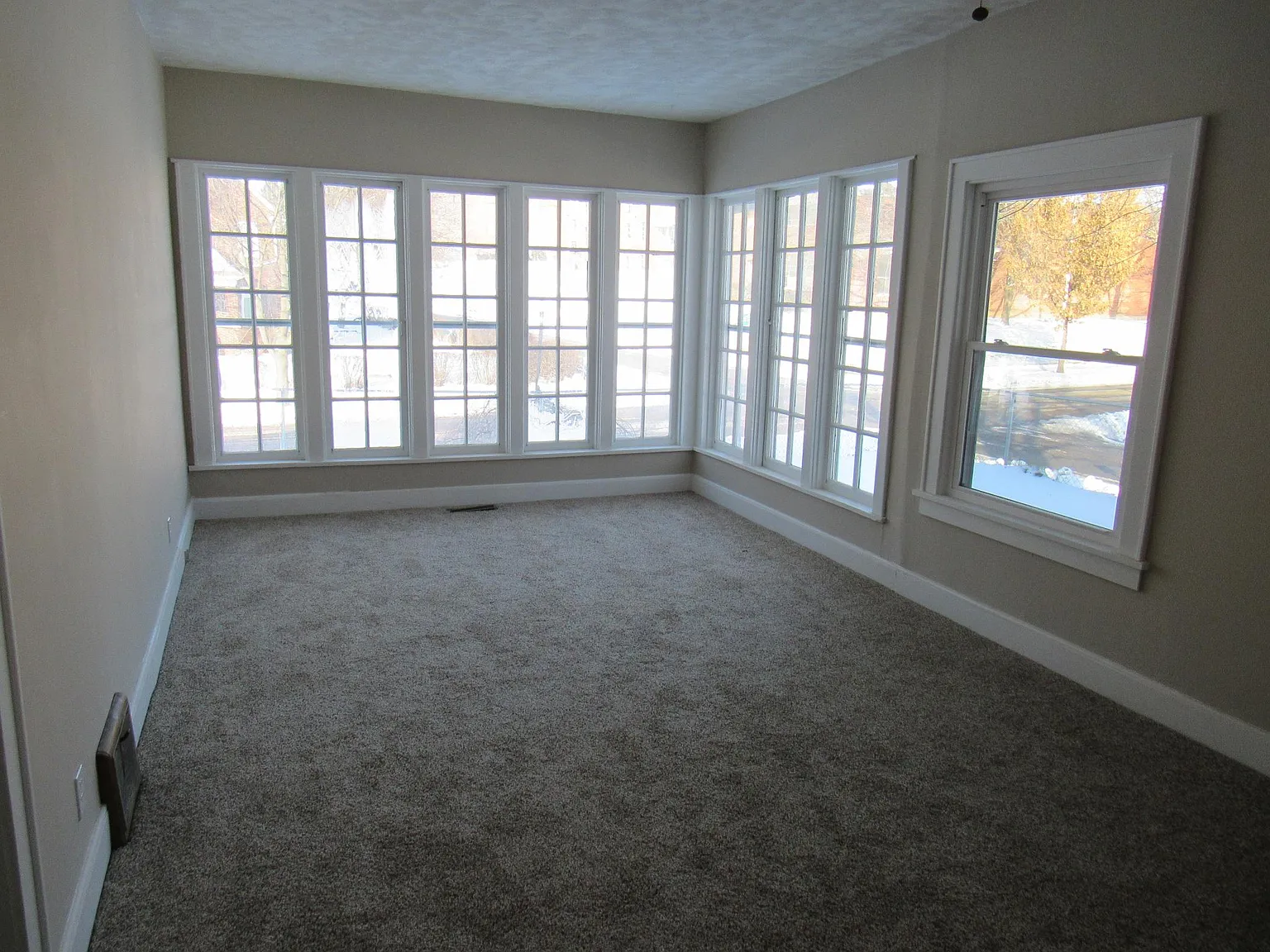 5 bed, 1584 sqft, $1,295 — Photo 2