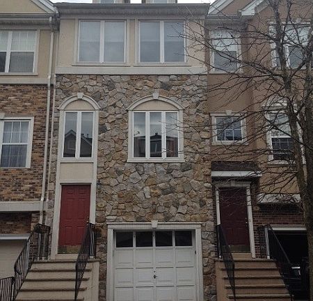 2nd image of 11 Carrington Pl #73
