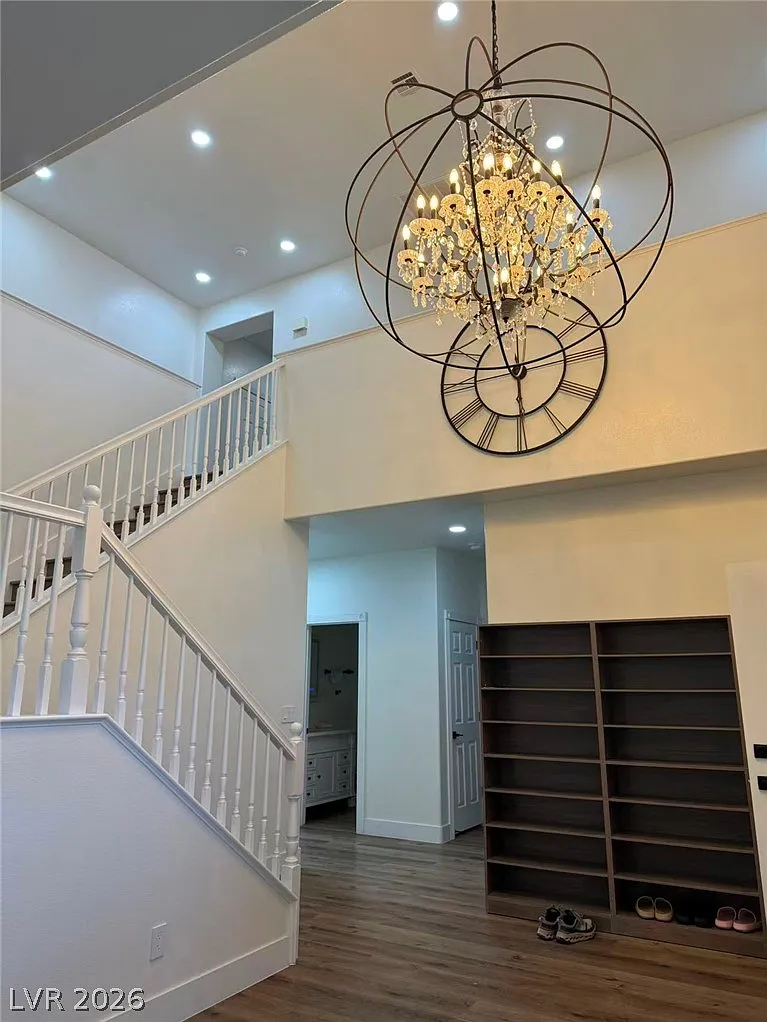 5 bed, 4.5 bath, 4040 sqft, $4,500 — Photo 3