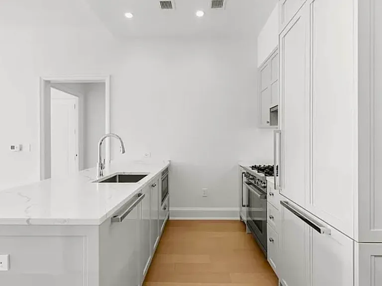 100 Claremont Ave #18C — Photo 5