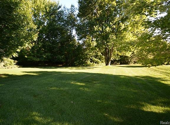 4th image of 2274 Geyer Ct