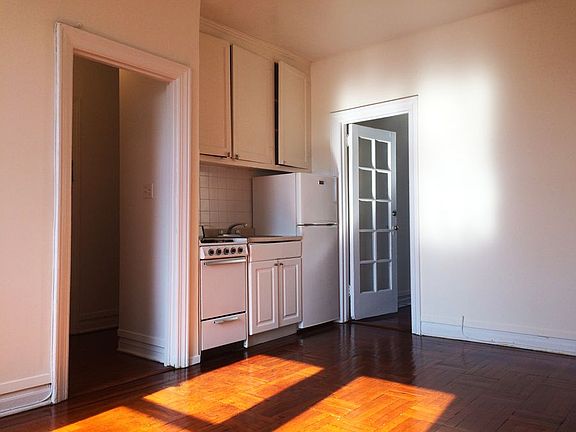 3rd image of 11816 91st Ave APT C8