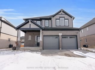 27 Monarch St, Welland, ON L3C0E6