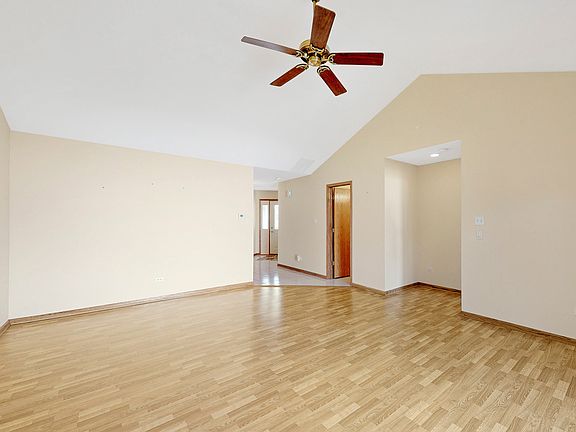 5th image of 16549 Fairfax Ct