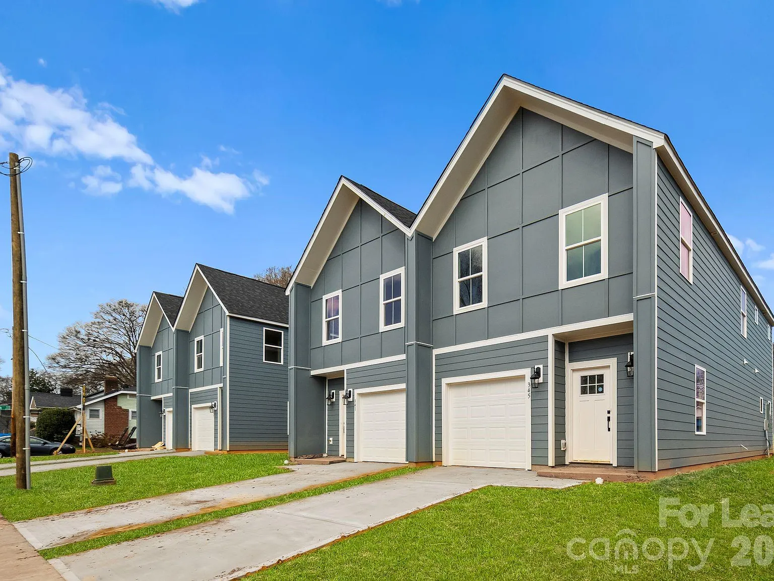 3 bed, 2.5 bath, $2,300 — Photo 3
