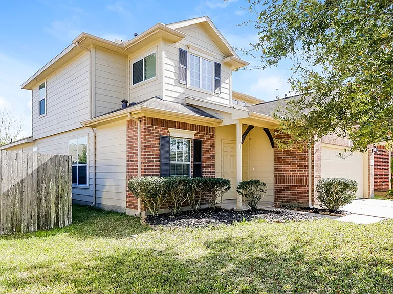 214 Crosby Village Dr — Photo 4