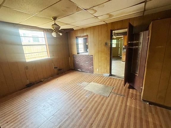 5th image of 706 Independence St