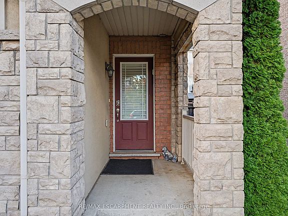 3rd image of 418 Kitty Murray Ln