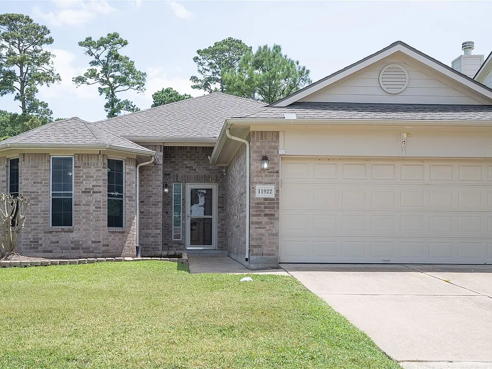 11922 Champions Walk Ln