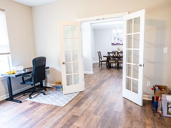 5th image of 1321 Parkdale St