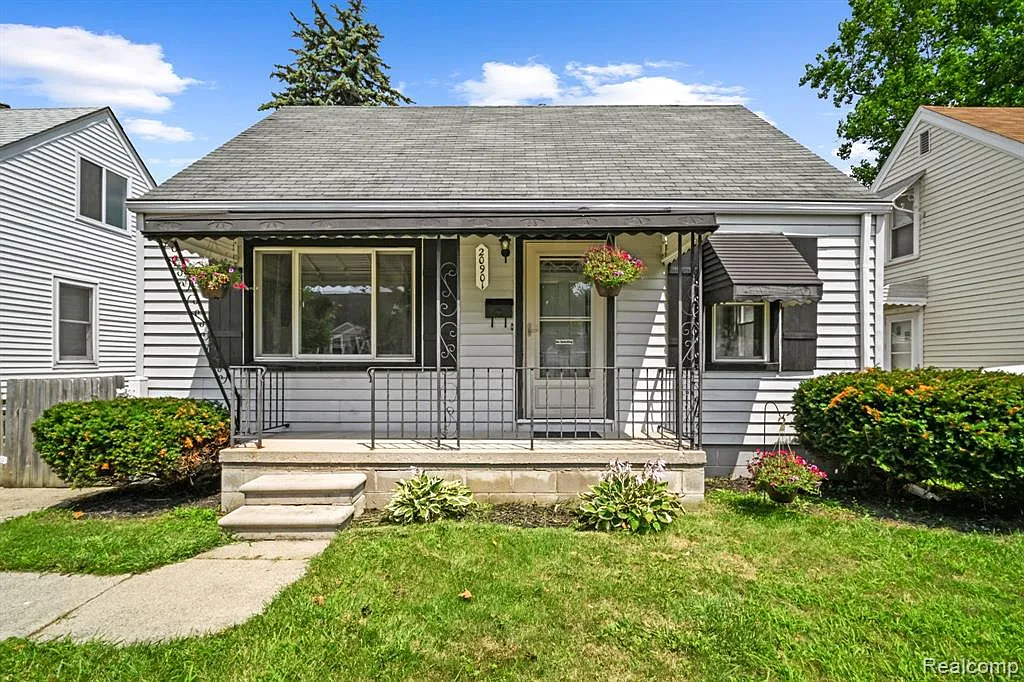 Bon Heur St, Saint Clair Shores — Photo 1