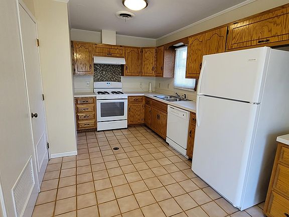 3rd image of 358 S Orchard Dr