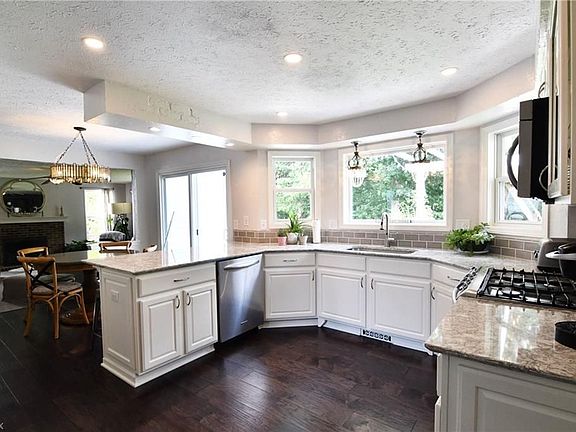5th image of 2286 Canterbury Cir